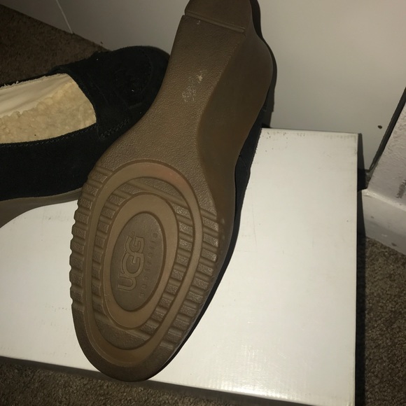 UGG heel closed dressed shoes - Picture 3 of 4